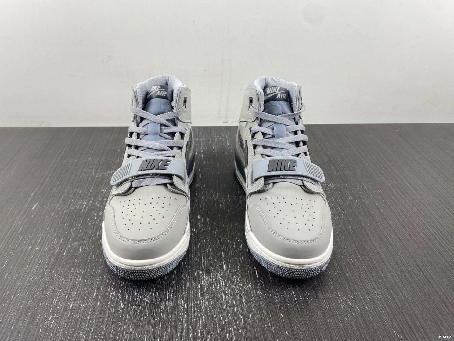 AV3922-002 - Jordan Legacy Grey Men's Wolf 312 1113